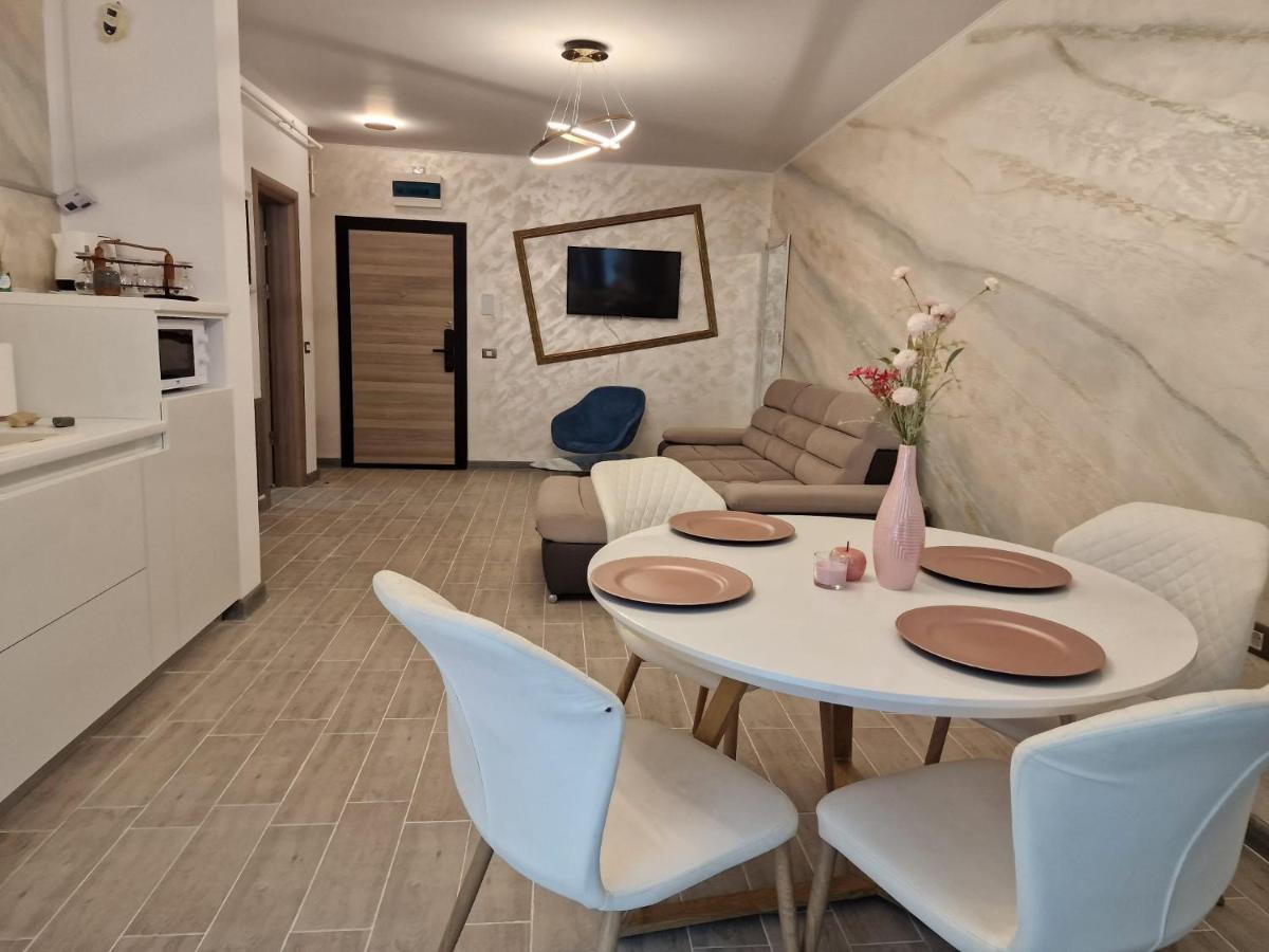 Livia Apartment Navodari Luaran gambar