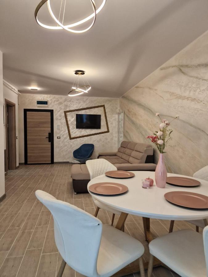 Livia Apartment Navodari Luaran gambar